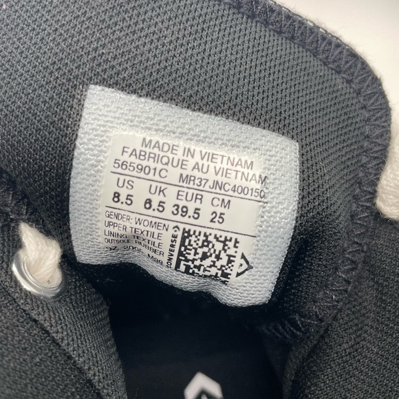 Chuck Taylor All Star Black Lugged Canvas Sneakers Size 8.5 - Picture 6 of 6